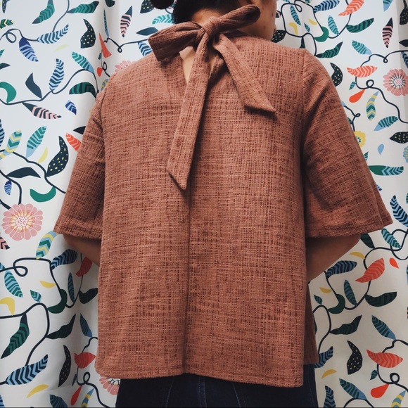 ANTHROPOLOGIE TIE BACK MOCK NECK TEXTURED BLOUSE - Picture 3 of 13